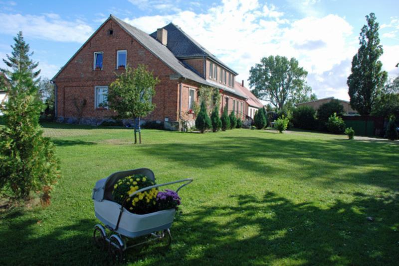 Ferienwohnungen Im Gutshaus Gnies Eksteriør bilde